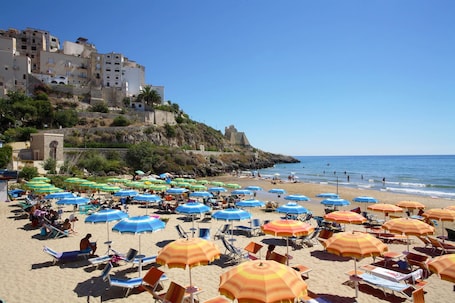 Private beach nearby, white sand, sun loungers, beach umbrellas