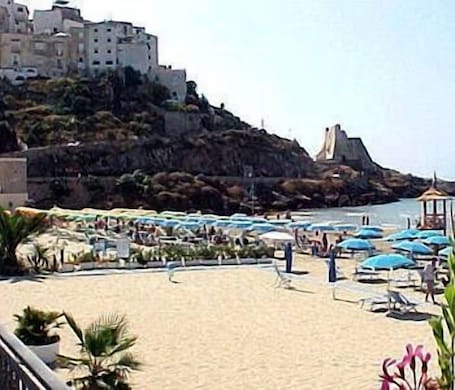 Private beach nearby, white sand, sun loungers, beach umbrellas