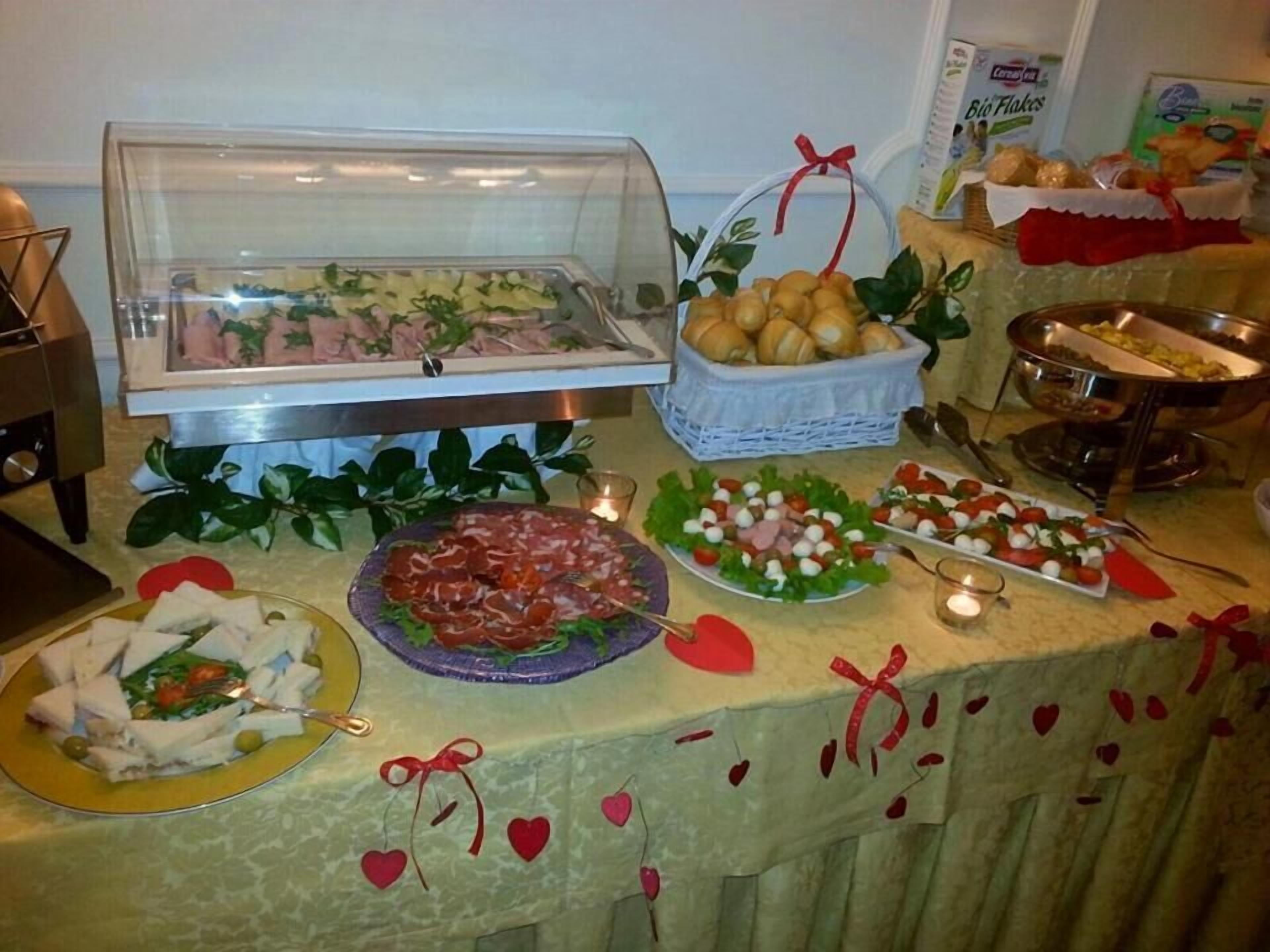 dinner served, italian cuisine, beach views