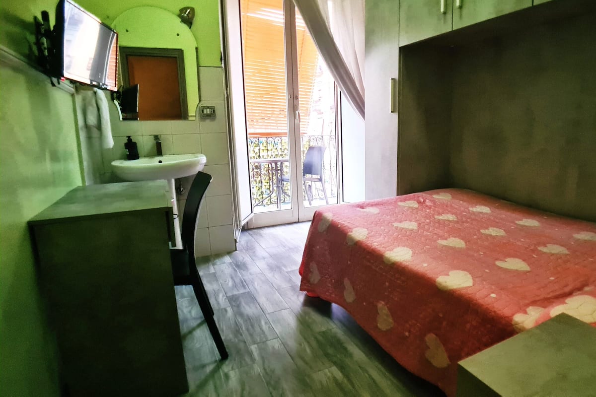 Kamar Single ( External Bathroom) | Brankas, meja kerja, Wi-Fi gratis, dan seprai linen