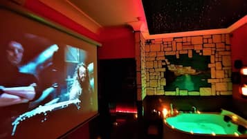 Quarto casal exclusivo | Cofres nos quartos, individualmente decorados