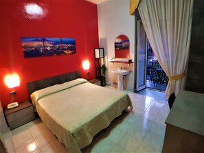 Double Room, Shared Bathroom | In-room safe, individually decorated, individually furnished, desk - Hotel Ginevra (Naples)