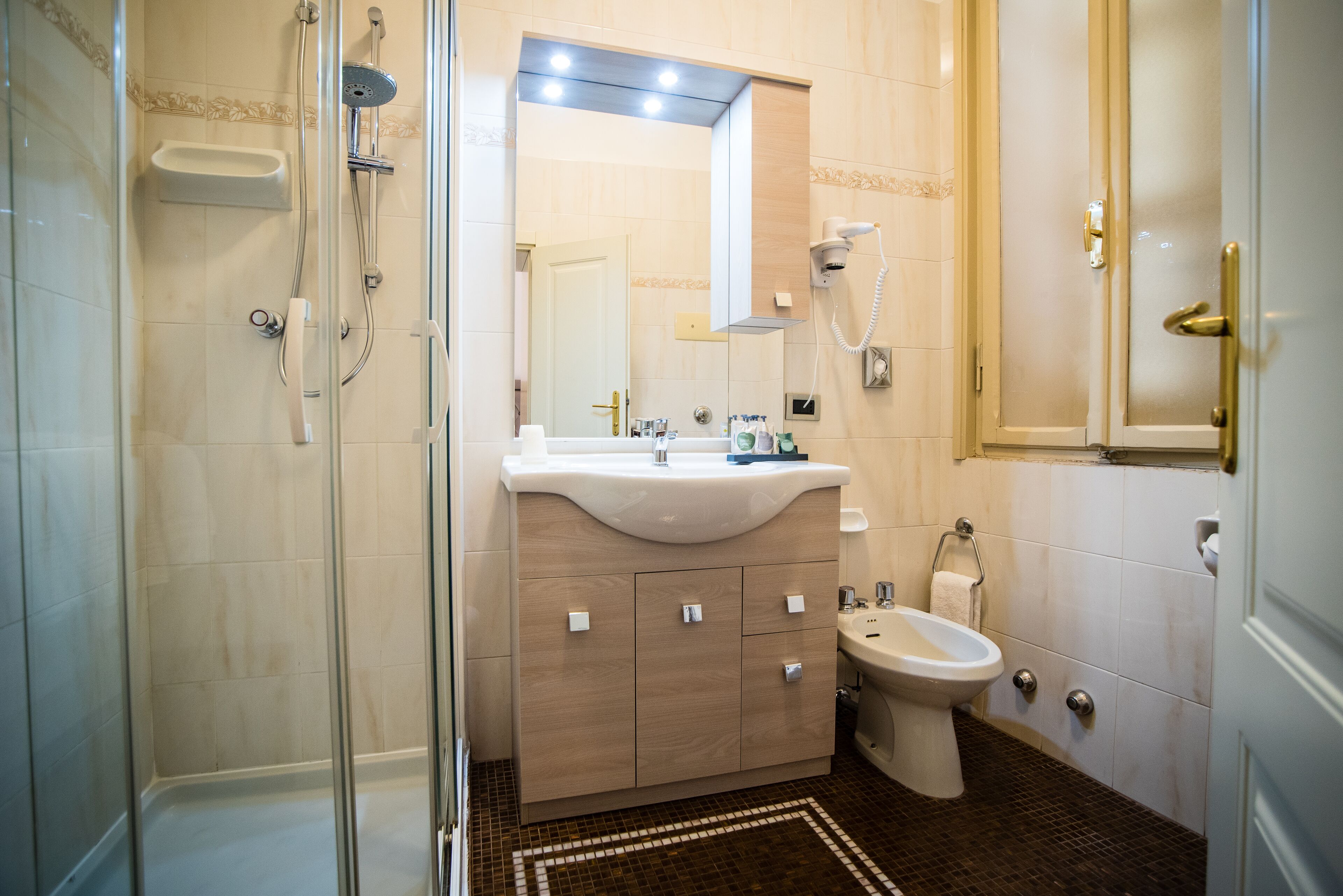 minibar, in-room safe, desk, blackout curtains