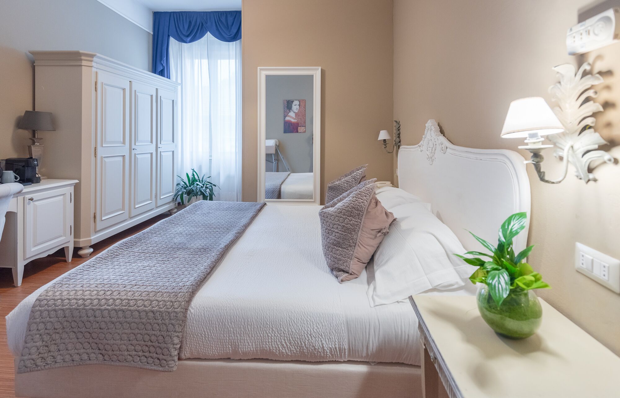 minibar, in-room safe, desk, blackout curtains