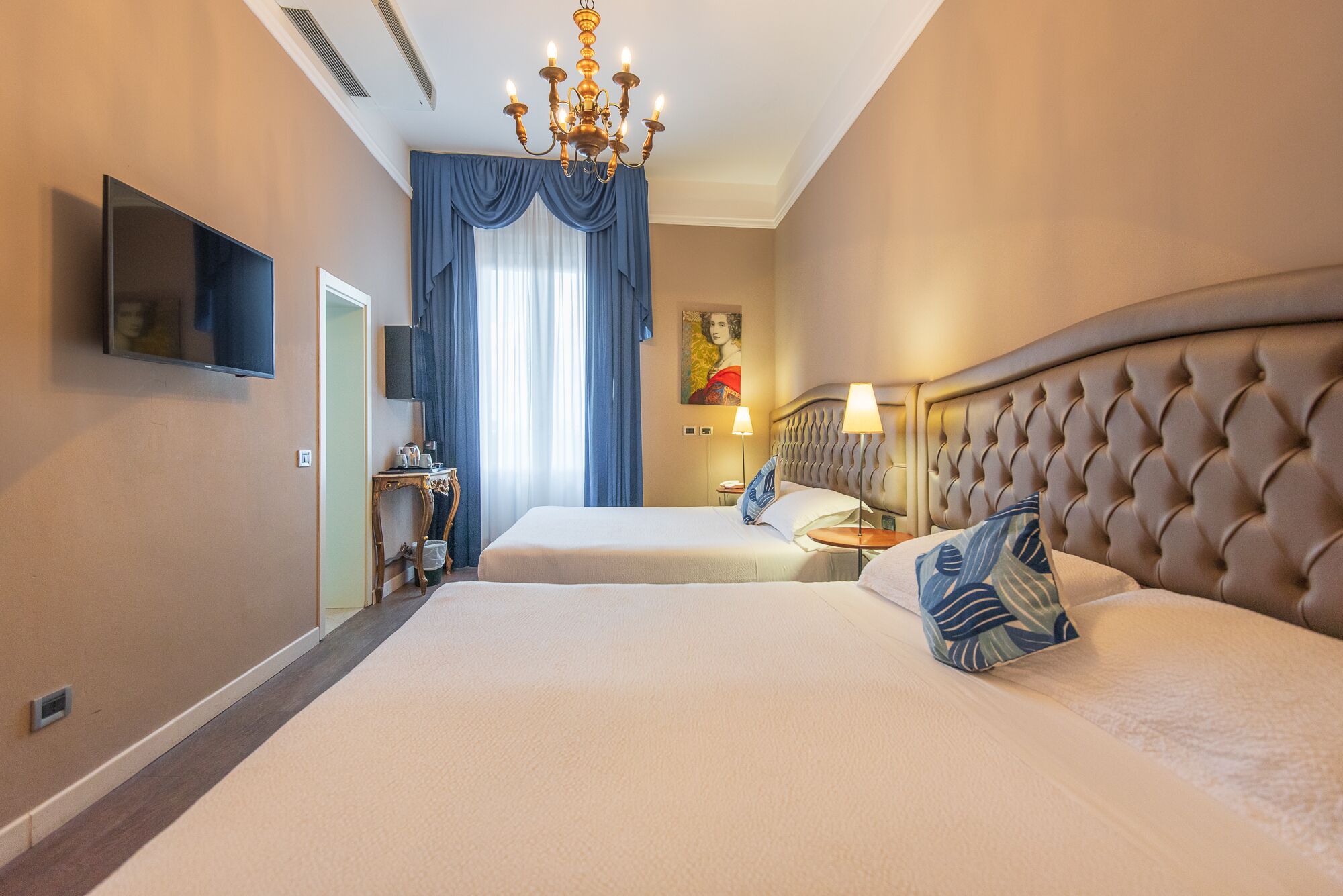 family room | minibar, in-room safe, desk, blackout curtains