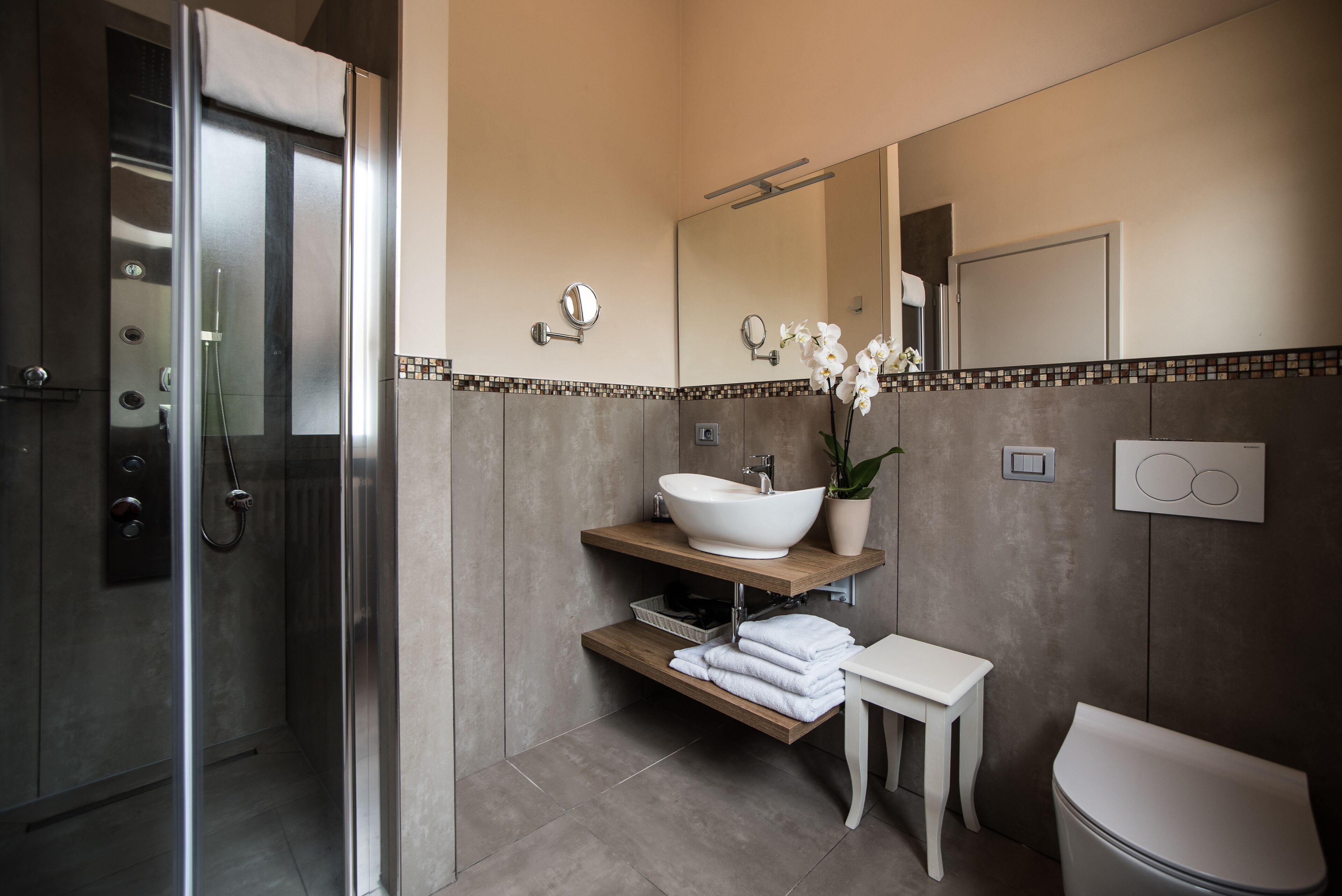 free toiletries, hair dryer, bathrobes, bidet