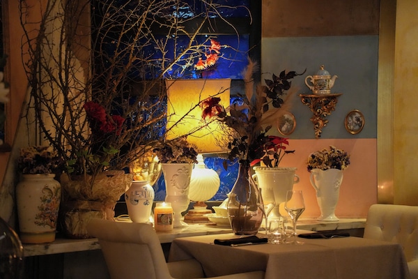 Breakfast, lunch, dinner served; Mediterranean cuisine