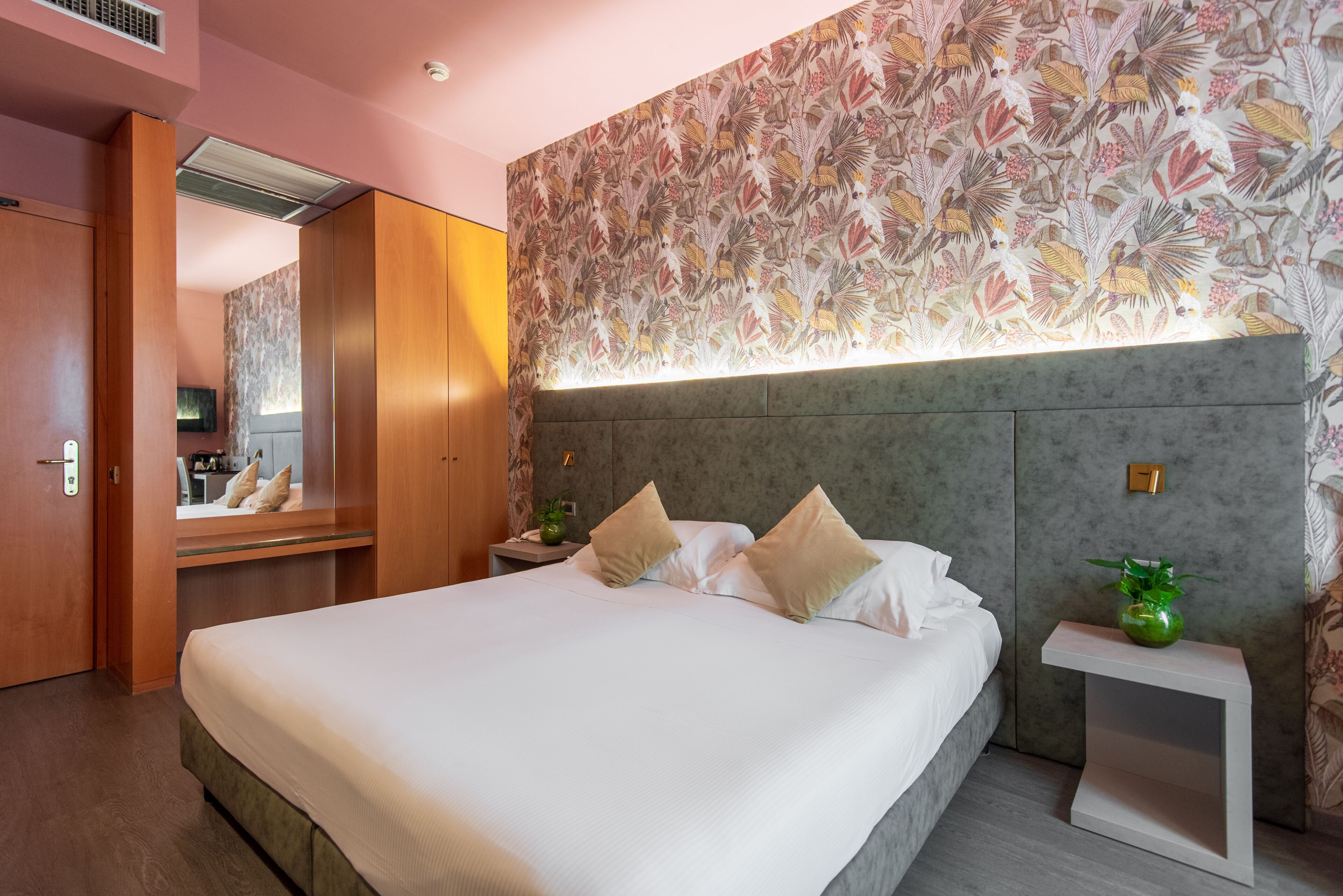 minibar, in-room safe, desk, blackout curtains