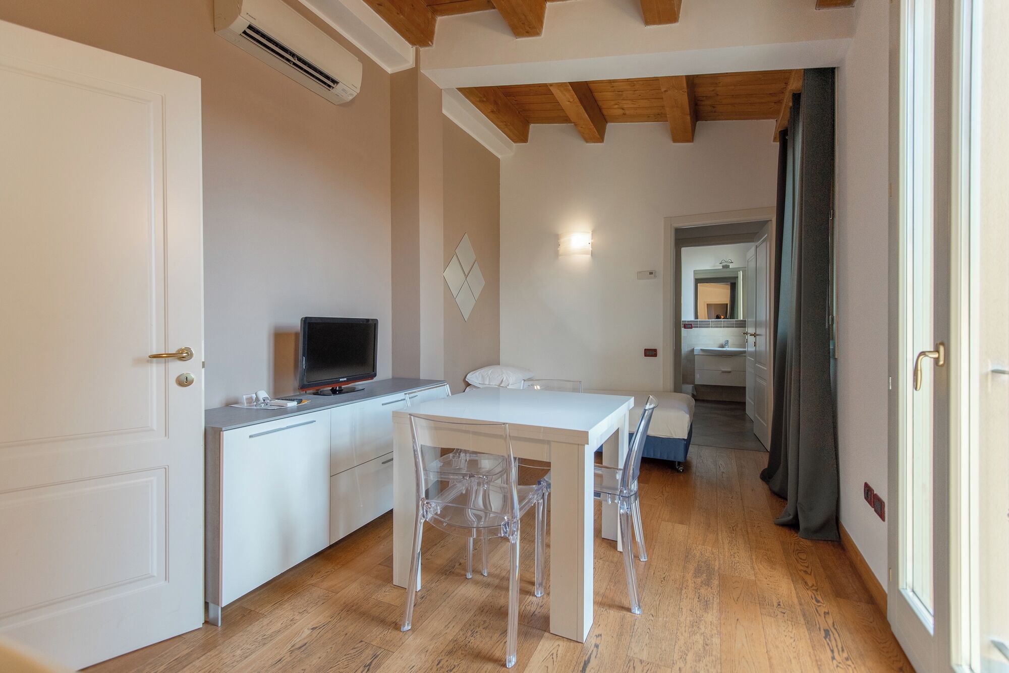 apartment, 1 bedroom | minibar, in-room safe, desk, blackout curtains