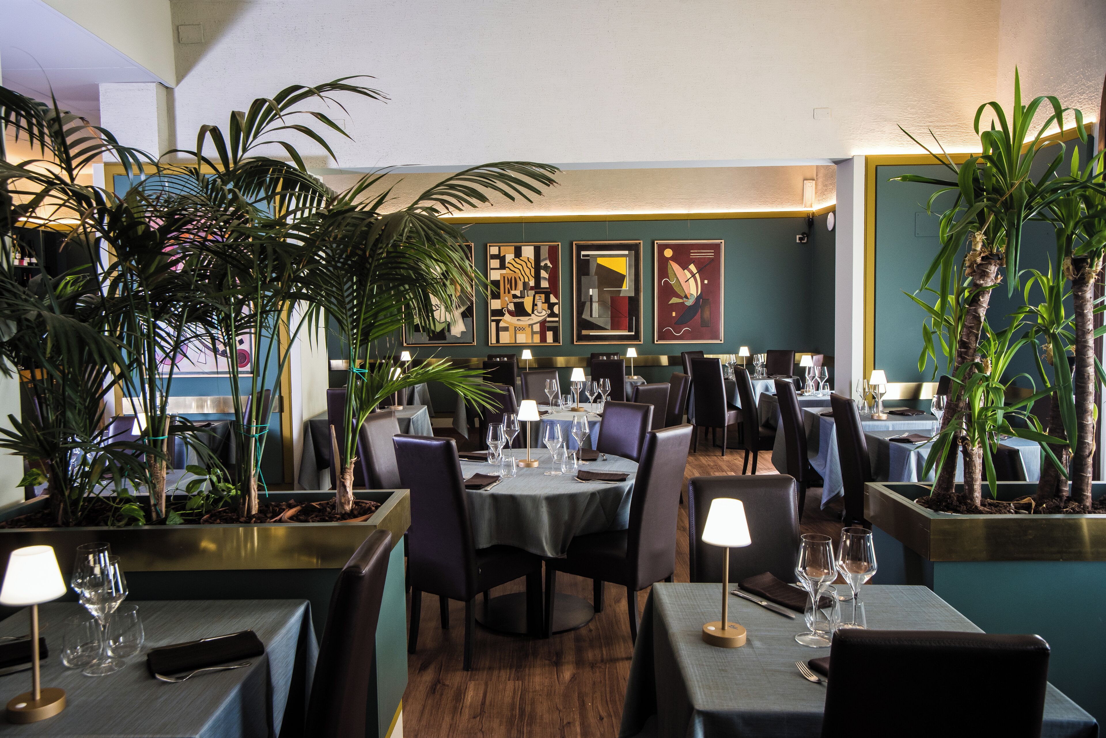 breakfast, lunch, dinner served; mediterranean cuisine