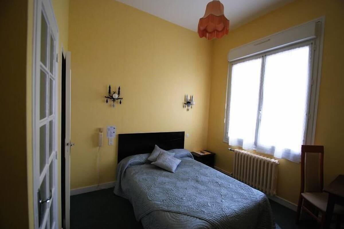 Premium bedding, desk, blackout drapes, iron/ironing board (on request)