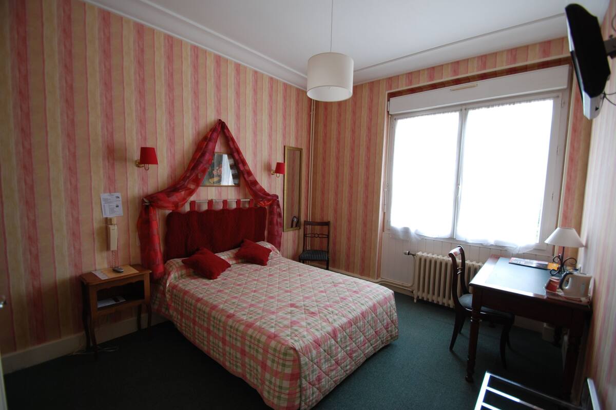 Premium bedding, desk, blackout drapes, iron/ironing board (on request)