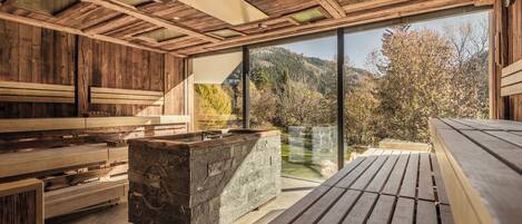 Couples treatment room(s), sauna, hot tub, steam room