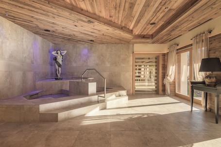 Couples treatment rooms, sauna, hot tub, steam room, Turkish bath. Engel Gourmet & Spa