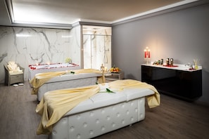 Parihoitohuone(ita), sauna, poreallas, vartalohoitoja, mutakylpyjä