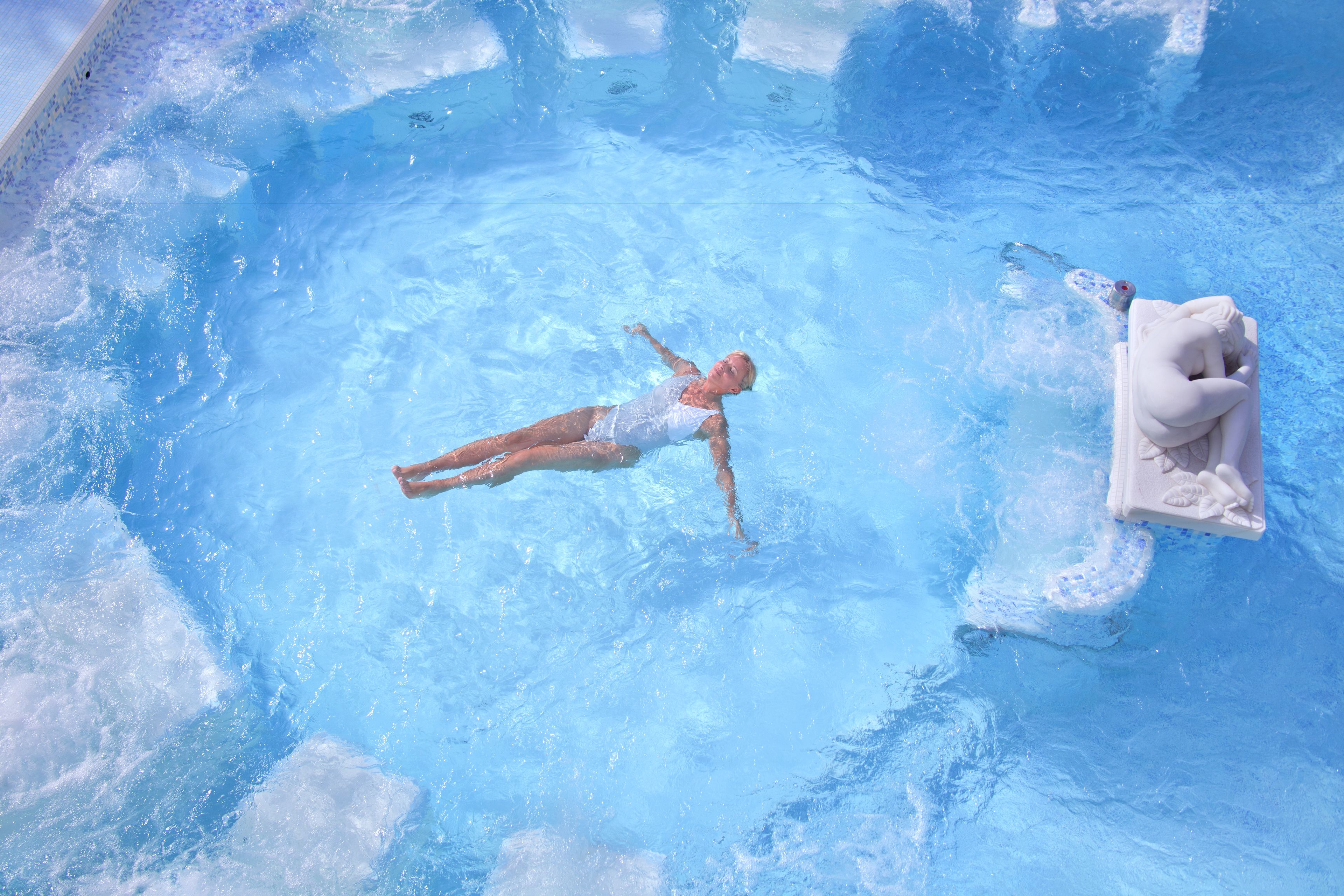 outdoor pool, pool loungers