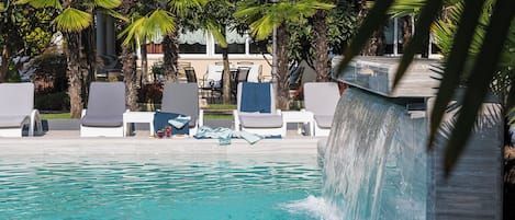 2 piscines cobertes, 2 piscines a l'aire lliure i gandules