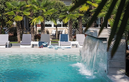 2 piscinas techadas, 2 piscinas al aire libre