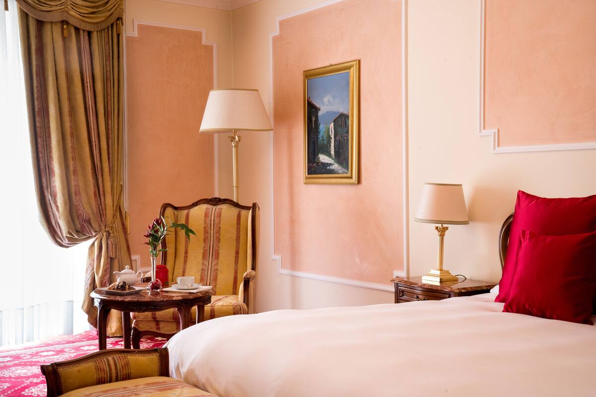 junior suite, balcony | minibar, in-room safe, desk, soundproofing