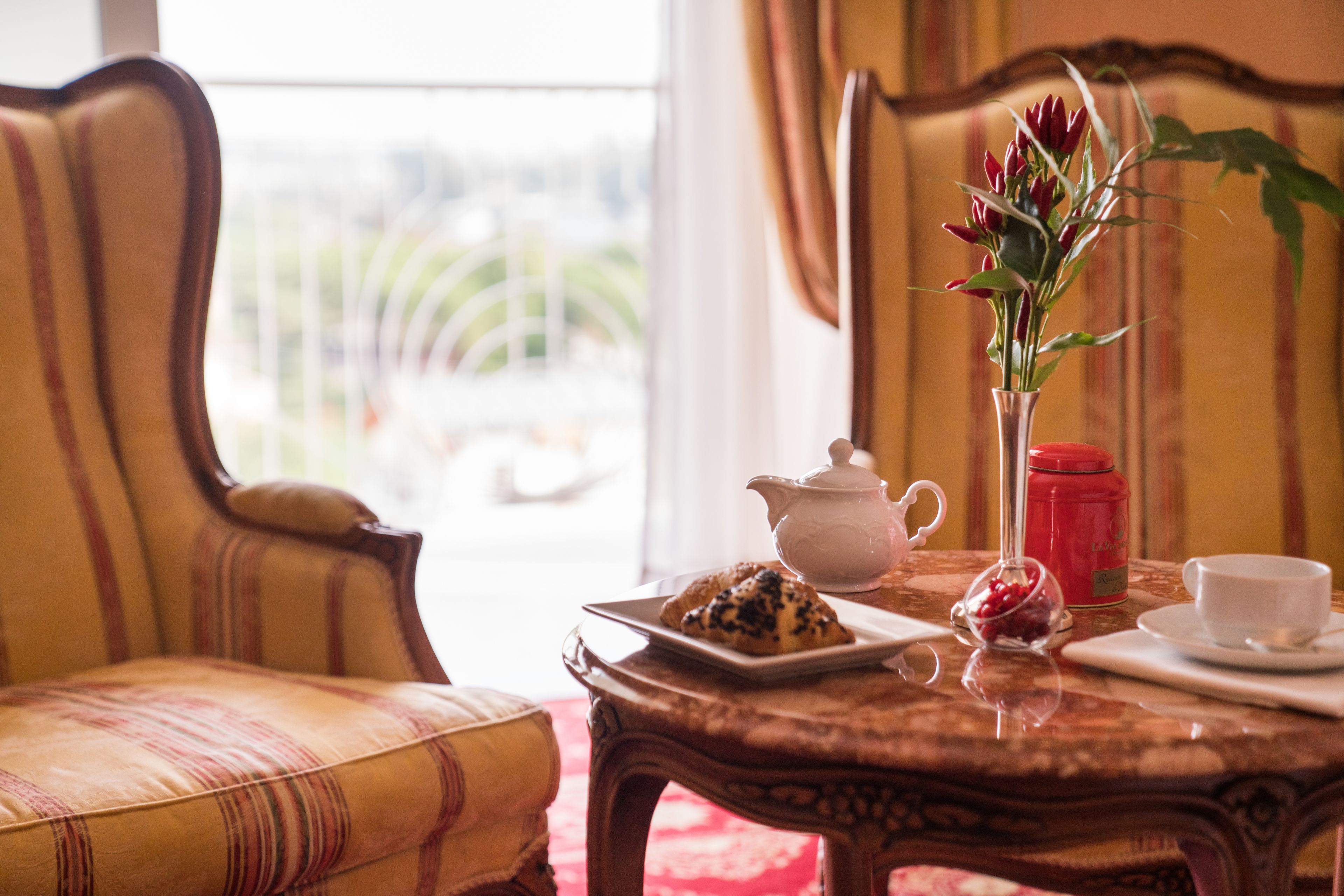 junior suite, balcony | minibar, in-room safe, desk, soundproofing