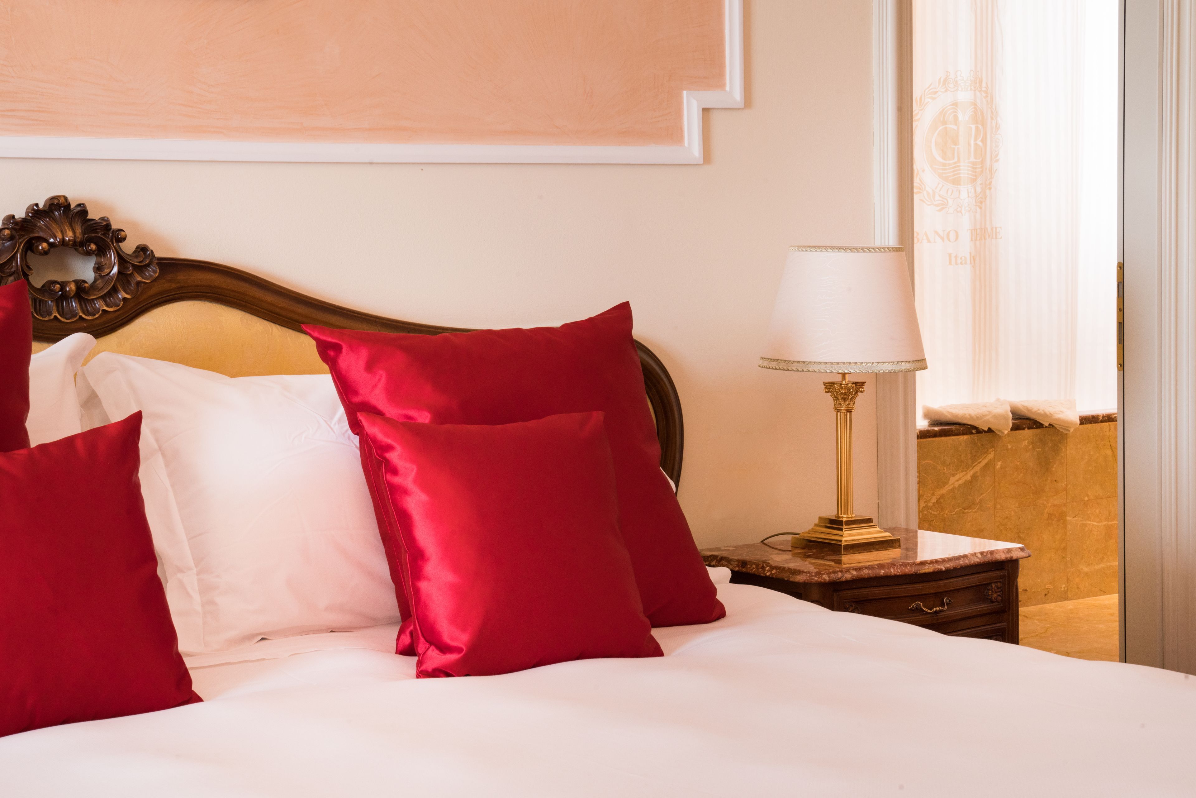 junior suite, balcony | minibar, in-room safe, desk, soundproofing