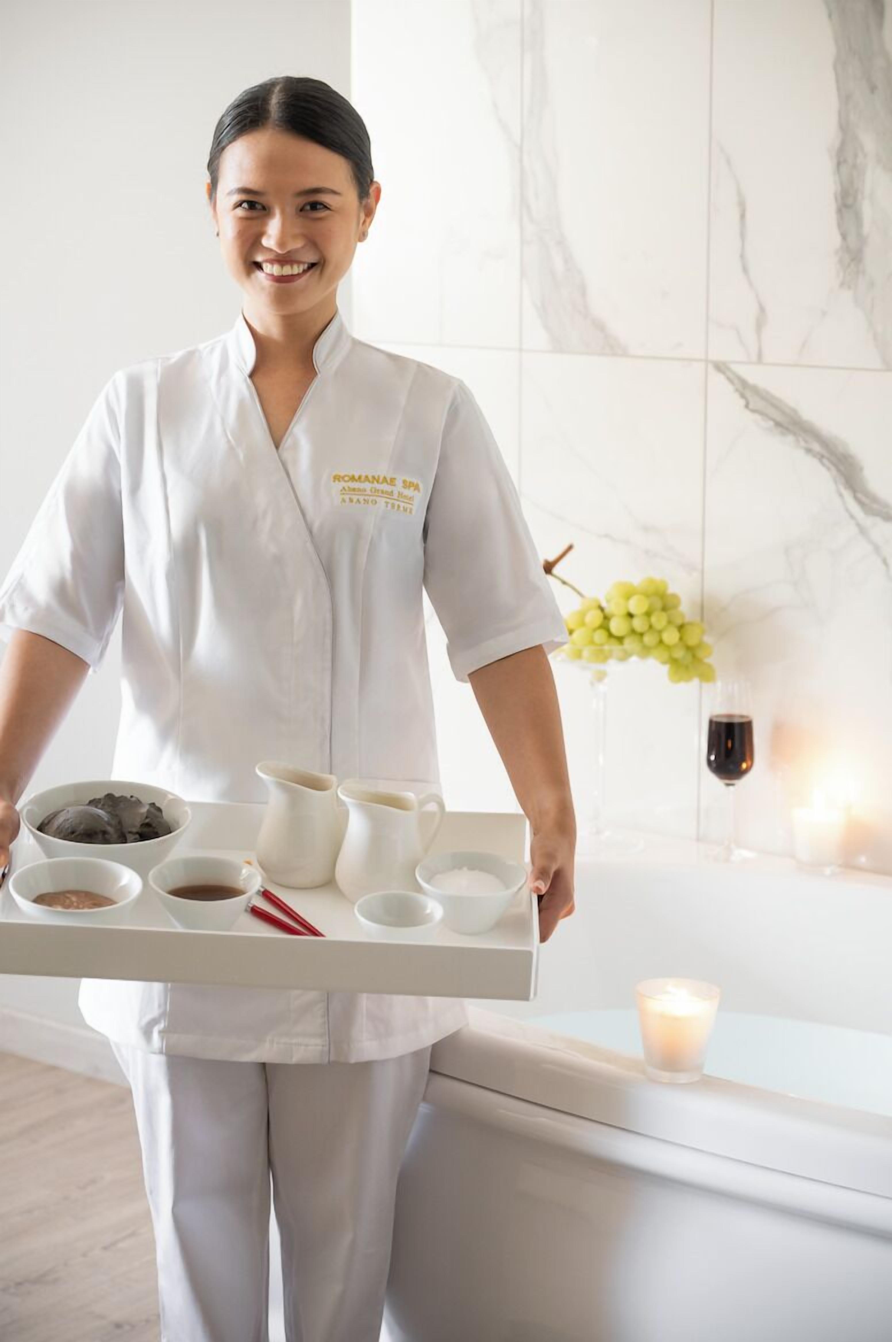 Couples treatment rooms, sauna, hot tub, body treatments, mud baths