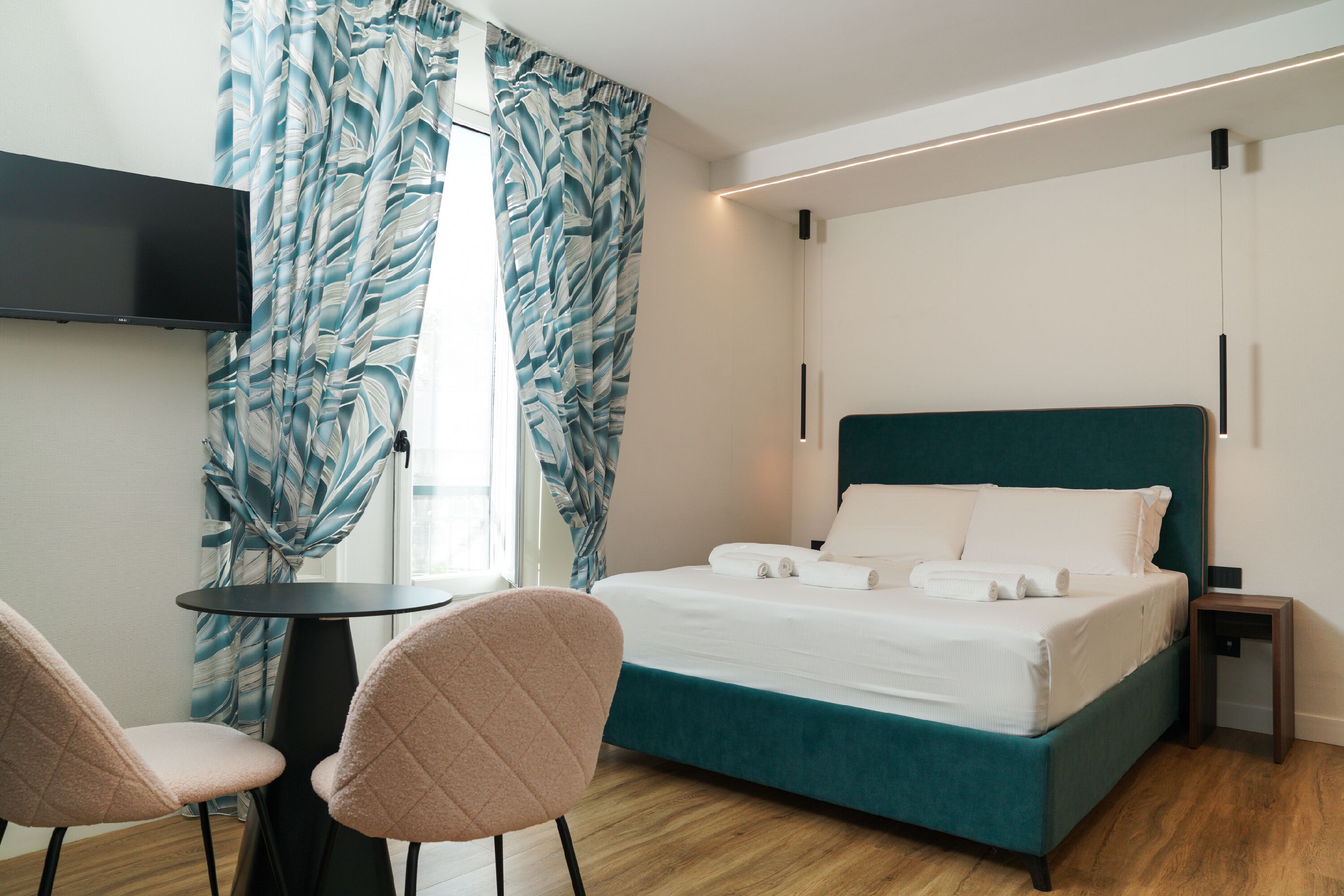 Deluxe Triple Room | Minibar, in-room safe, desk, laptop workspace