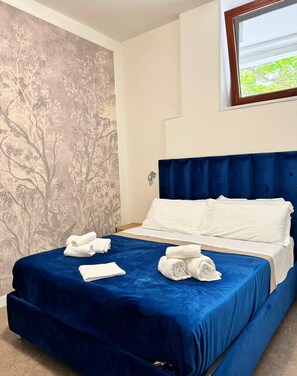 Minibar, in-room safe, desk, laptop workspace - Tesoro Pompeiano (Pompei)
