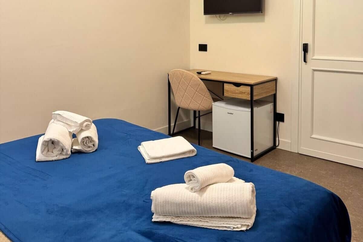 Minibar, in-room safe, desk, laptop workspace