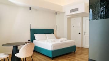 Deluxe Double Room | Minibar, in-room safe, desk, laptop workspace