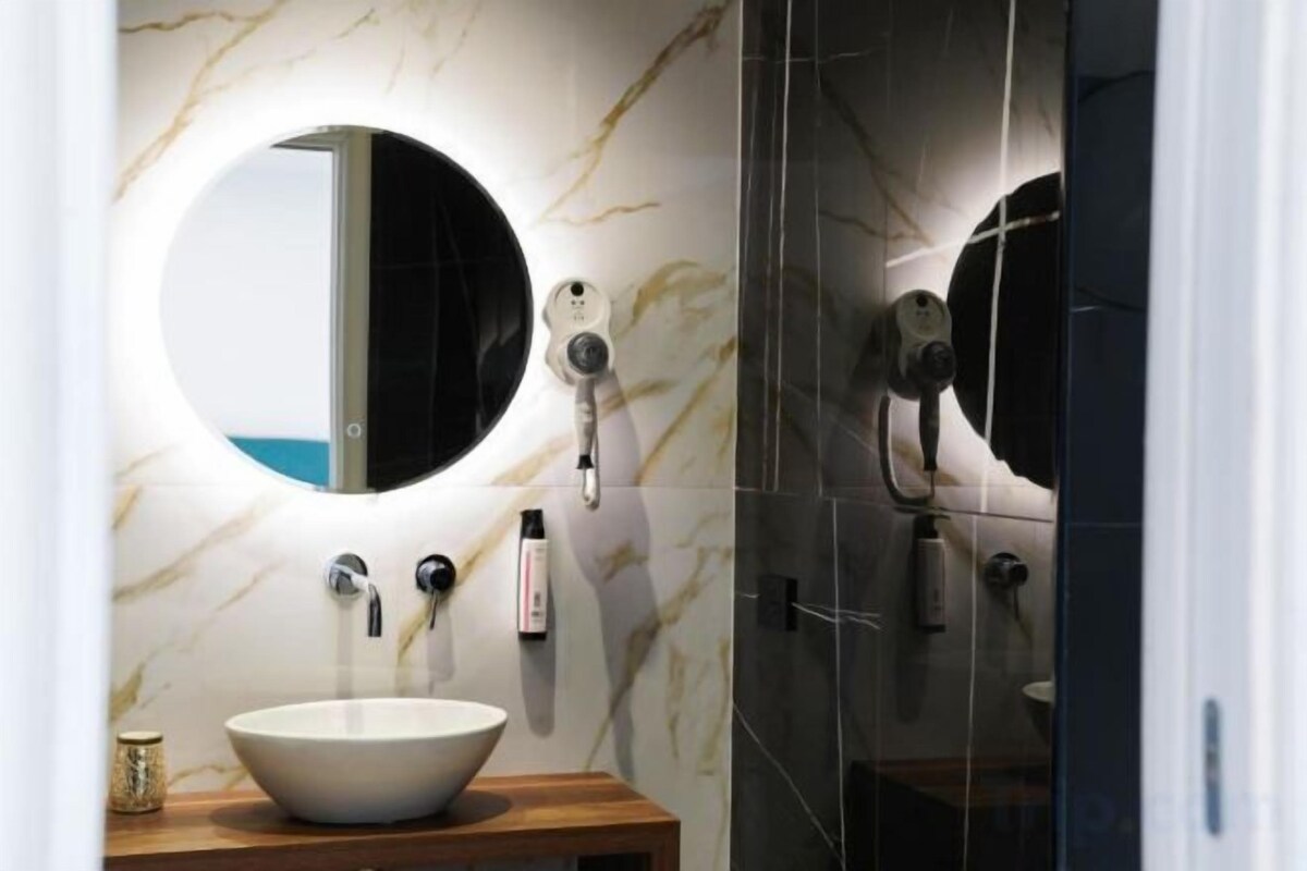 Bathroom | Shower, free toiletries, hair dryer, bidet