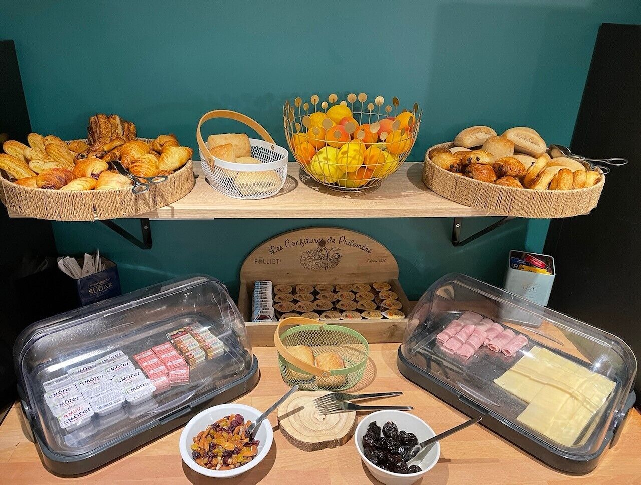 Daily buffet breakfast (EUR 9.50 per person)