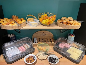Daily buffet breakfast (EUR 9.50 per person)