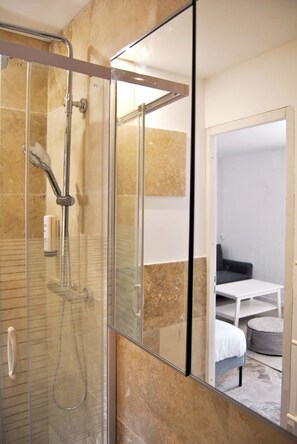 Basic Studio | In-room safe, desk, laptop workspace, soundproofing - Brit Hotel Dijon Centre Gare (Dijon)