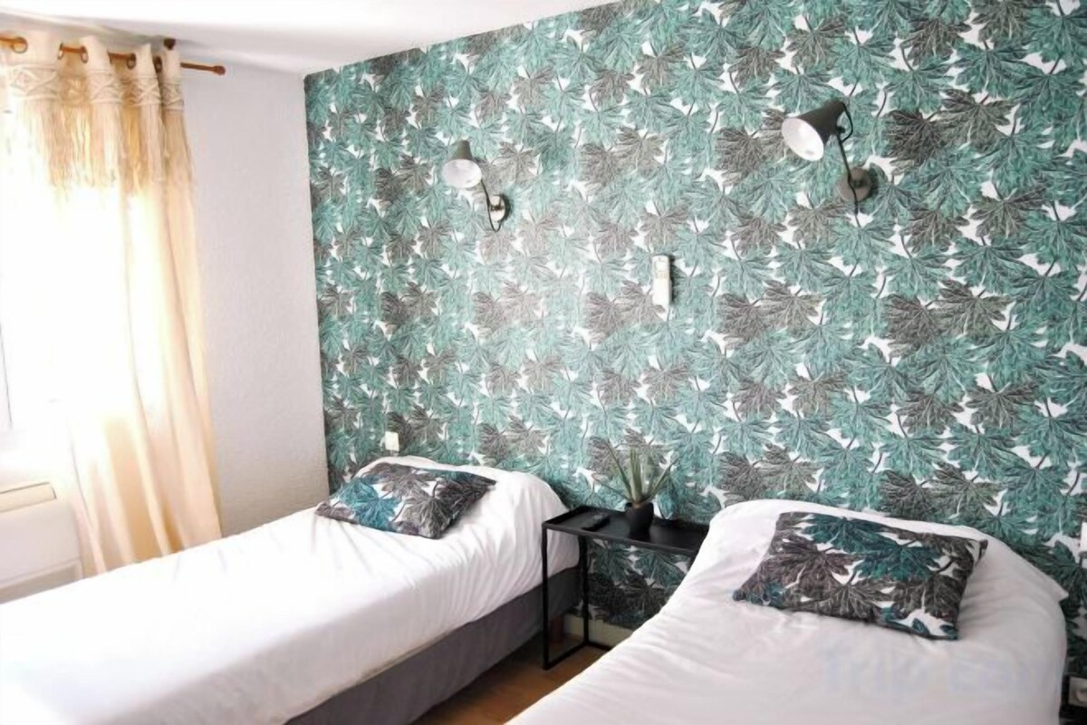 Twin Room with Private Shower