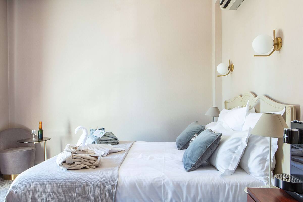 Habitación Deluxe, 1 cama King size, para no fumadores, vista al río | Ropa de cama de alta calidad, minibar, escritorio y cortinas blackout 