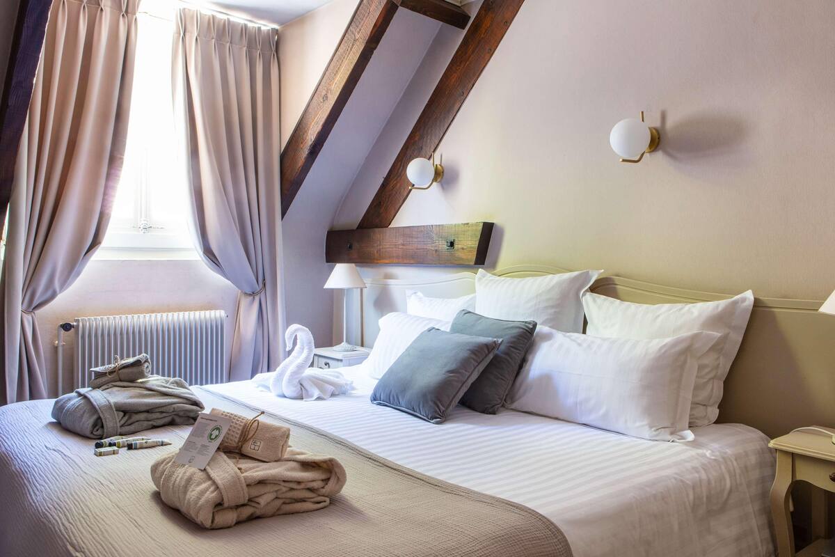Ropa de cama de alta calidad, minibar, escritorio y cortinas blackout 