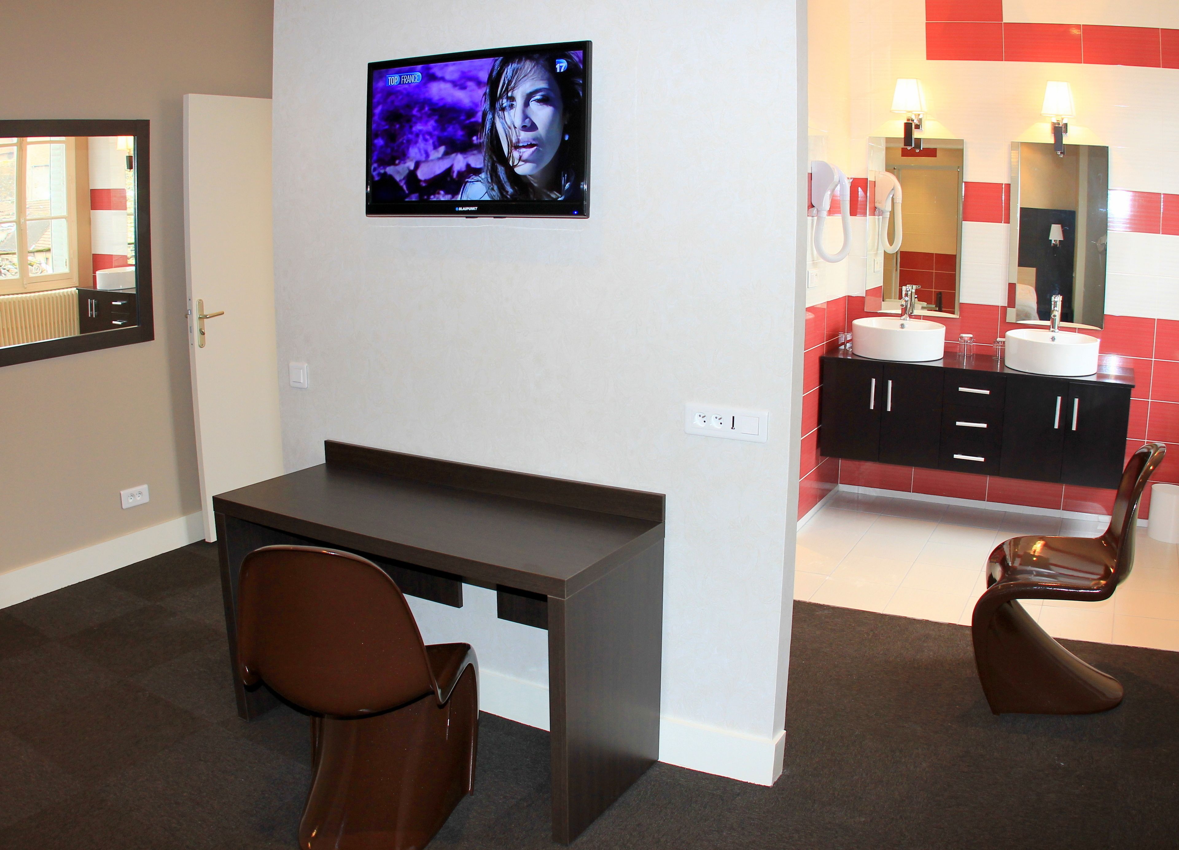 comfort double room | living area | flat-screen tv