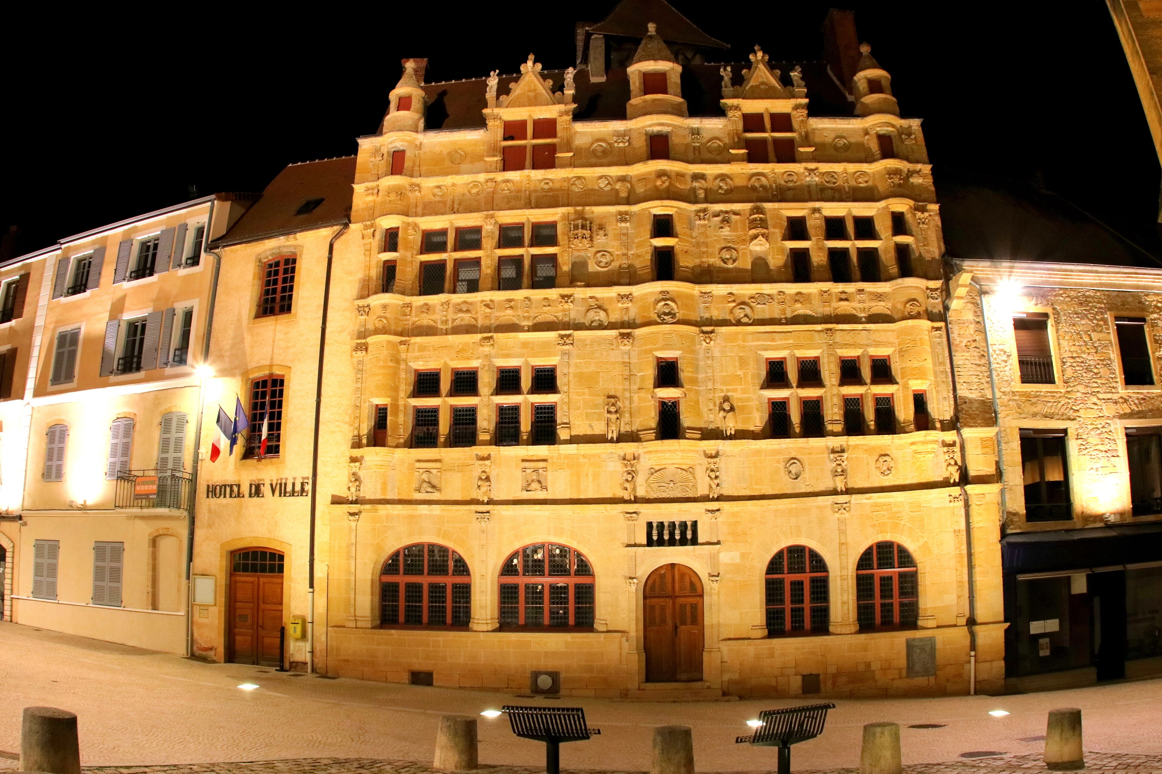 住宿正面 - 傍晚/夜晚