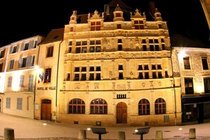 Façade de l’hébergement - soirée/nuit