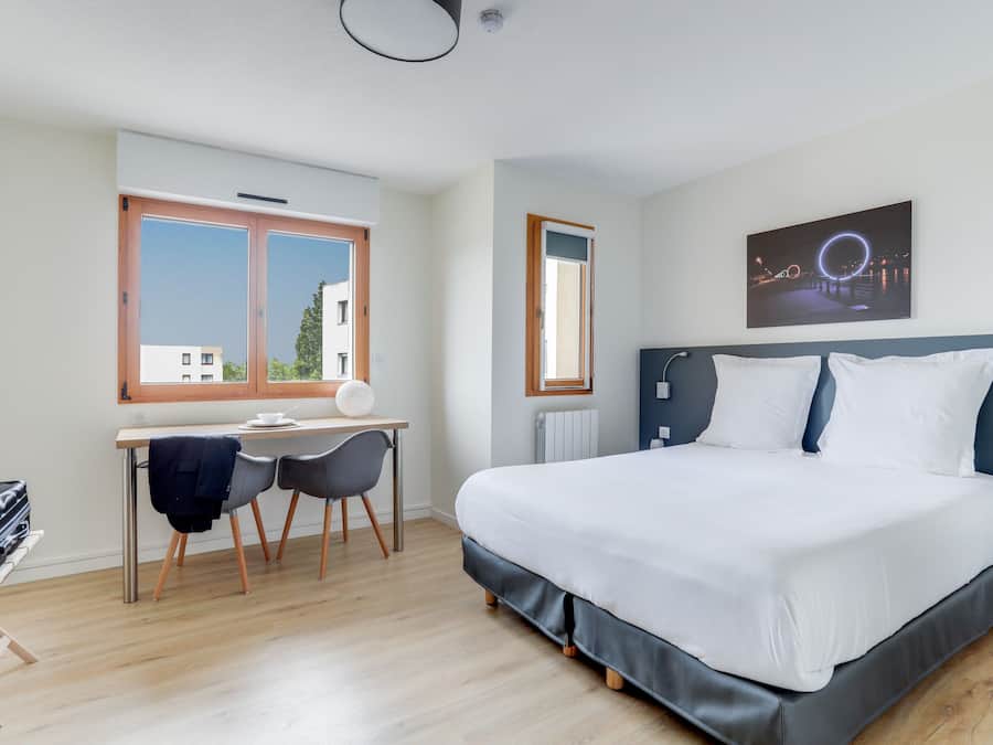 Superior Studio for 2 persons | Individually furnished, desk, laptop workspace, soundproofing