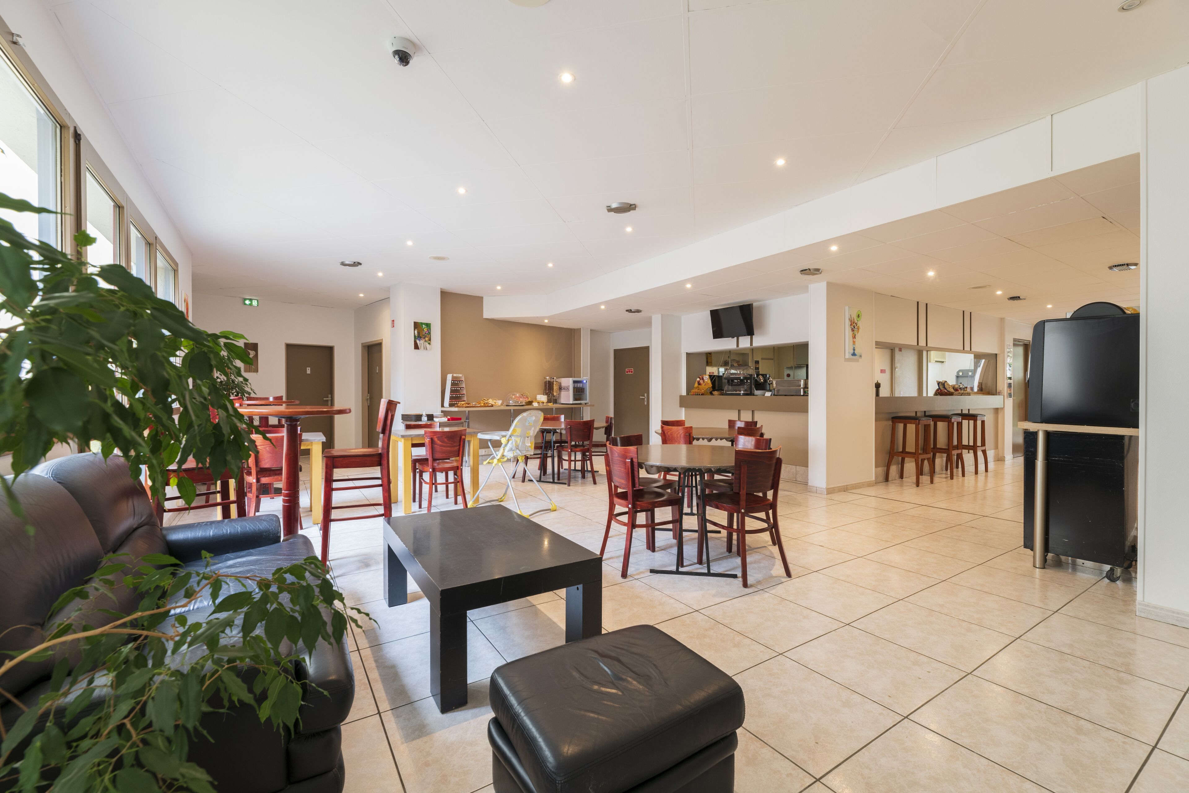 Desayuno buffet todos los días (EUR 12.50 por persona) 