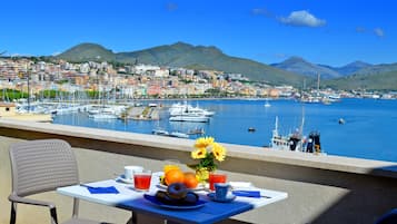 Deluxe Double Room, Balcony, Sea View | Minibar, in-room safe, desk, soundproofing
