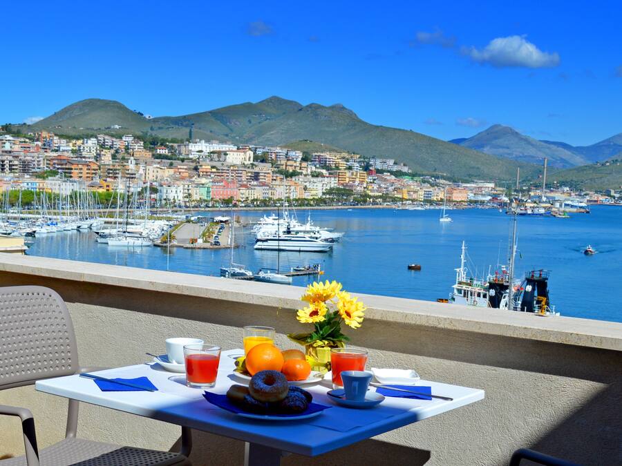 Deluxe Double Room, Balcony, Sea View | Minibar, in-room safe, desk, soundproofing