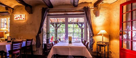 Lunch and dinner served, Regional cuisine