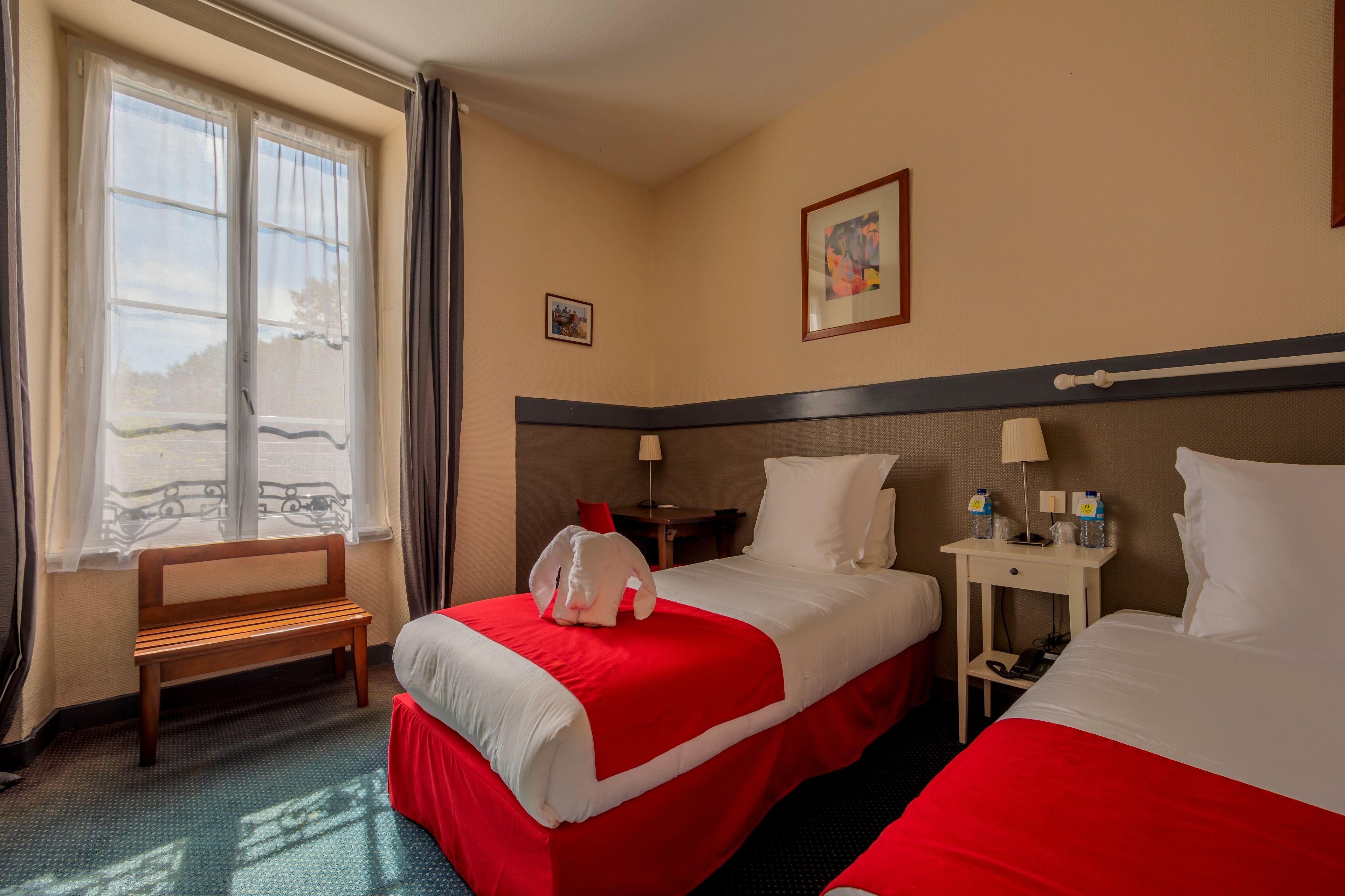 comfort triple room | desk, free cots/infant beds, free wifi