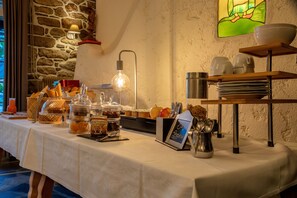 Cooked-to-order breakfast for a fee on weekends - Logis Auberge de Kerveoc'h (Douarnenez)