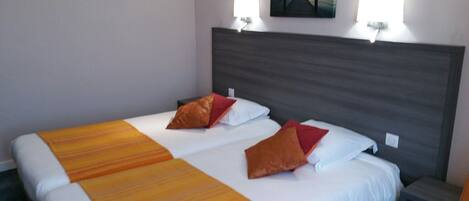 Literie de qualité supérieure, coffres-forts dans les chambres, bureau