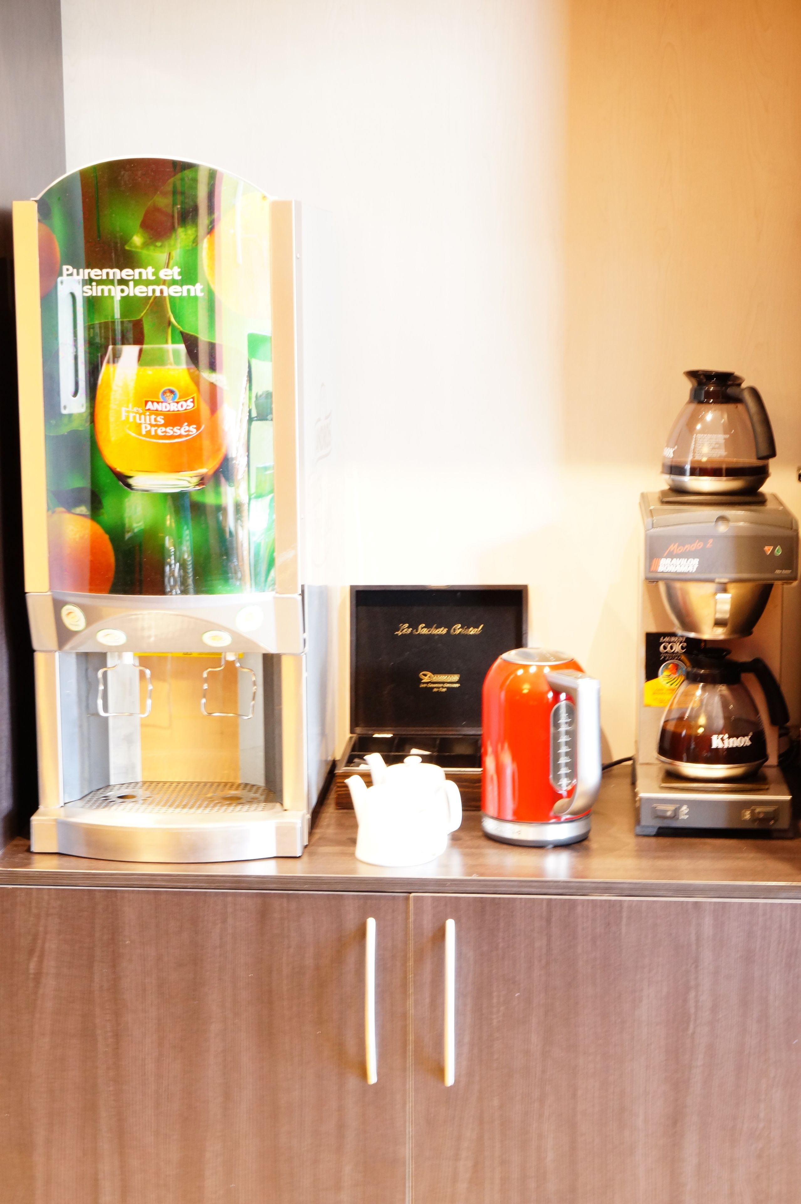 daily buffet breakfast for a fee