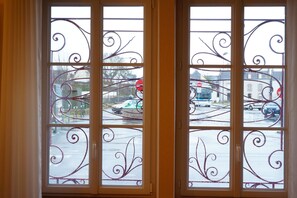 Quarto conforto, acessível, vista para a cidade | Vista do quarto